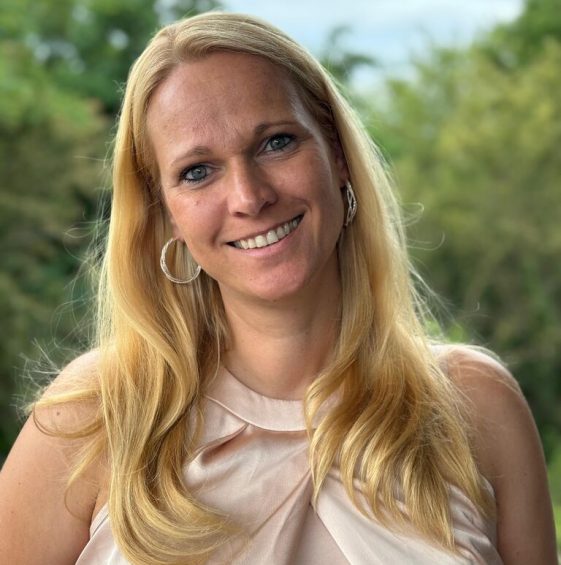 Schlaftrainerin ... mit eigenem Beratungsangebot in Dresden. Als Heilpraktikerin für Psychotherapie begleite ich Menschen in krisenhaften, herausfordernden Lebenssituationen mit einem konsequent ganzheitlichen Beratungsansatz.