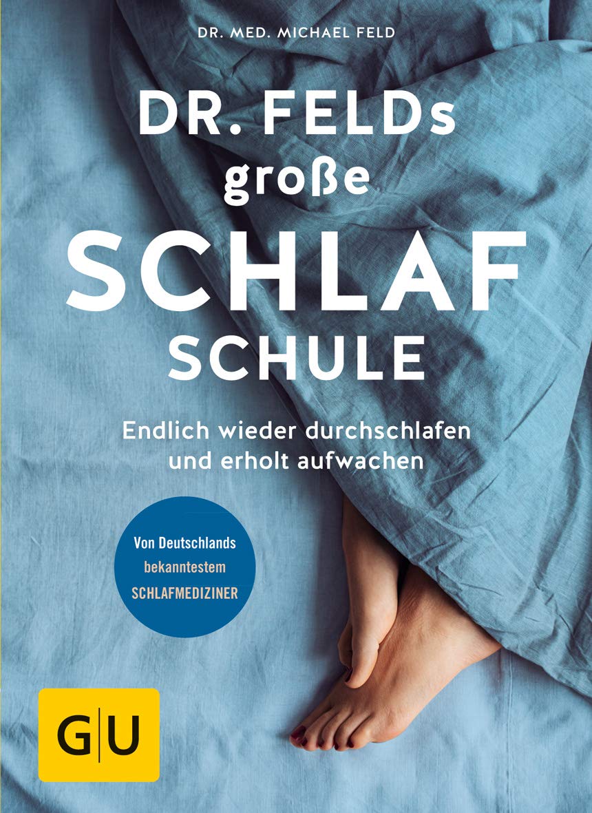 Book cover titled 'Dr. Felds große Schlafschule'; blue bed sheets with feet peeking out, subtitle about sleeping well, blue badge, and a yellow GU logo.